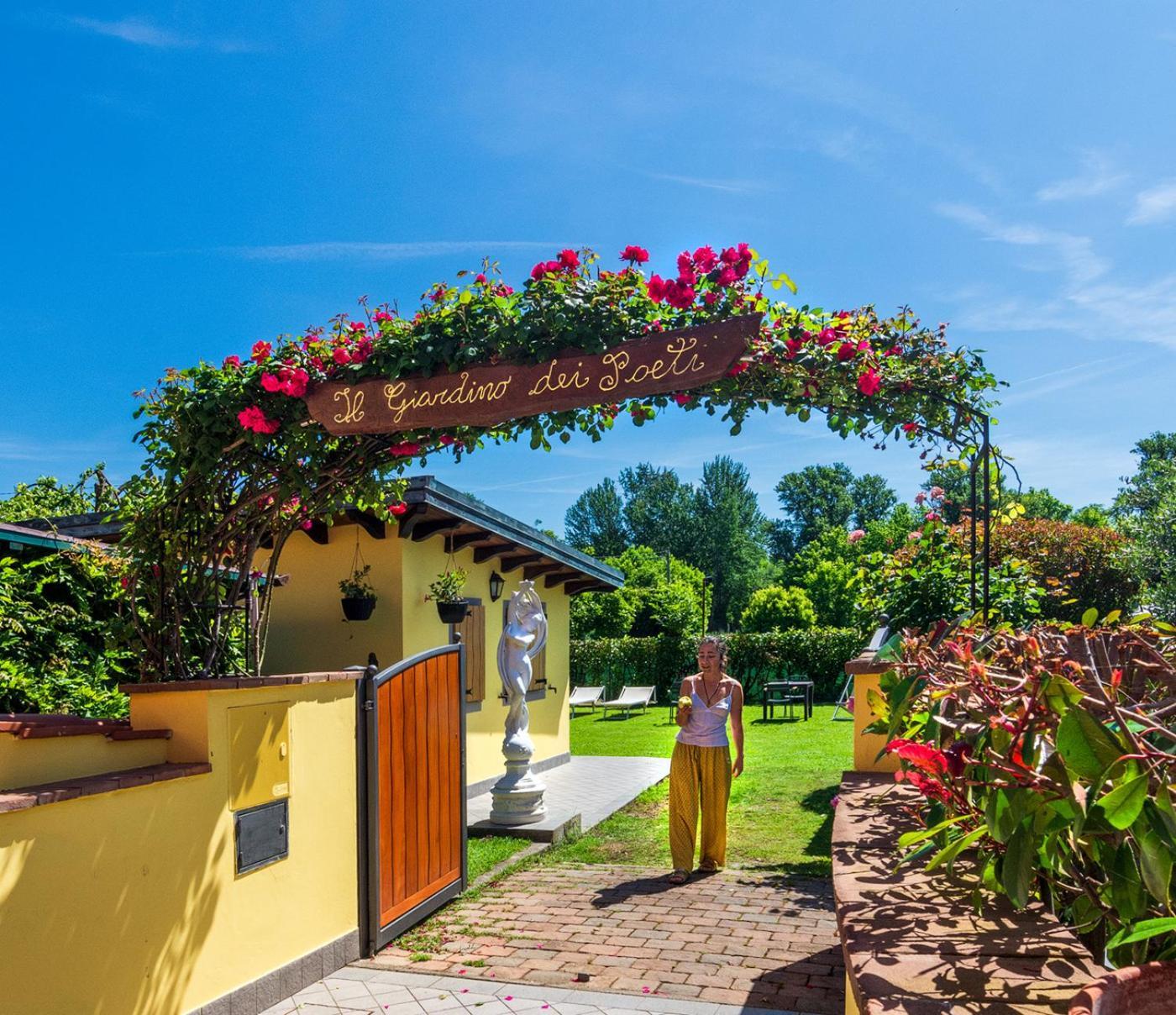 B&B Il Giardino Dei Poeti And Apartaments ルッカ エクステリア 写真