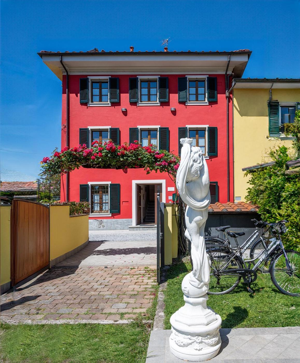 B&B Il Giardino Dei Poeti And Apartaments ルッカ エクステリア 写真