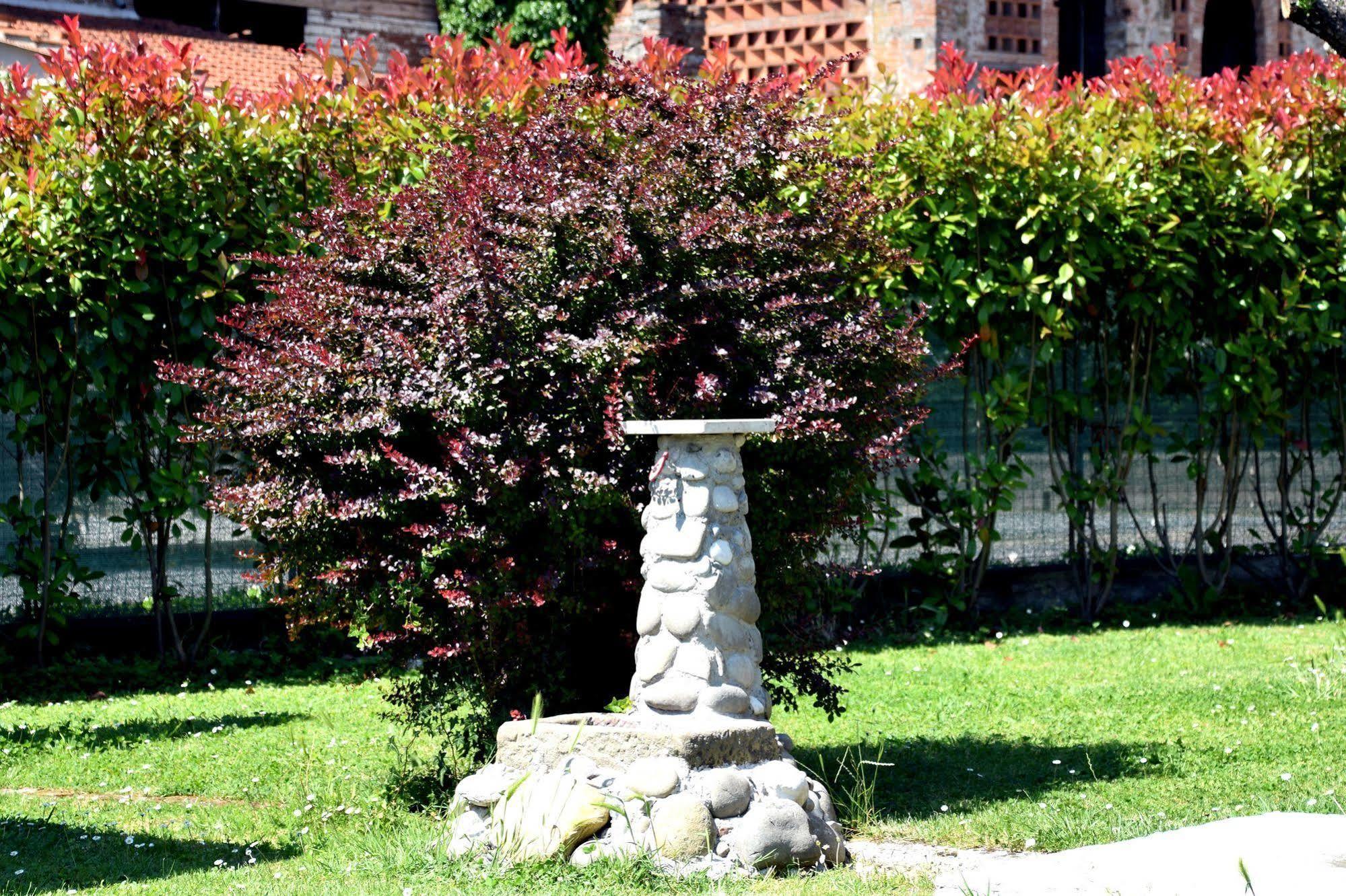 B&B Il Giardino Dei Poeti And Apartaments ルッカ エクステリア 写真