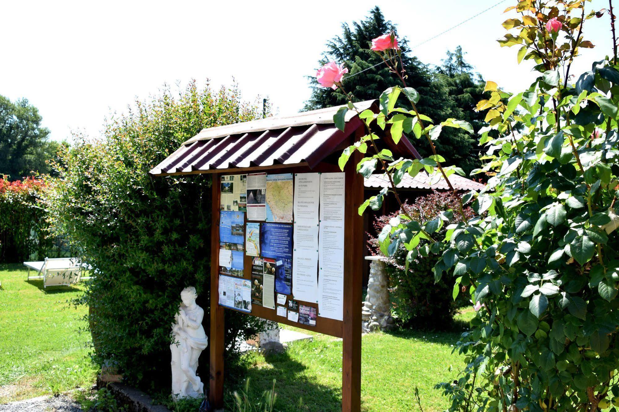 B&B Il Giardino Dei Poeti And Apartaments ルッカ エクステリア 写真